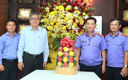 Công an, Viện kiểm sát, Tòa án nhân dân TP.HCM thăm, chúc mừng báo Tuổi Trẻ