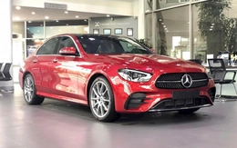 Tin tức giá xe: Mercedes-Benz E-Class giảm tới gần 680 triệu, giá thực tế chỉ ngang Camry ra biển