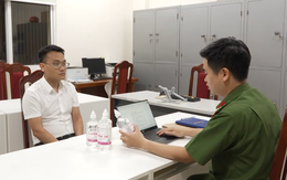 Lời khai của phó chủ tịch thị trấn làm hàng trăm ngàn chai cồn y tế giả, bán khắp nơi
