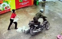 Thanh niên vào siêu thị trộm hụt 3 thùng bia