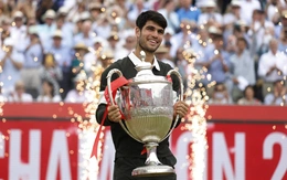 Alcaraz bảo vệ thành công ngôi vương Queen's Club