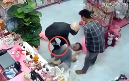 Nữ nhân viên ở Bình Phước la hét khi tên cướp cầm dao khống chế, cướp tiền
