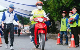 Công nhân ý thức thực hiện văn hóa giao thông