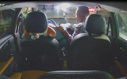 Tài xế taxi bị khách túm tóc, đánh tới tấp trong xe