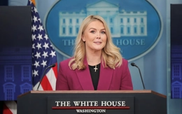 Thư ký báo chí Nhà Trắng bị chỉ trích vì ca ngợi ông Trump quá đà