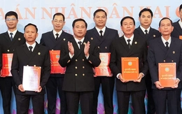 Bổ nhiệm 19 chánh án và 96 phó chánh án tòa án khu vực tại TP.HCM