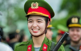 'Bước chân không mỏi' của chiến sĩ công an 2 lần vinh dự sải bước diễu binh