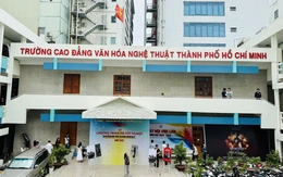 Thuê nhà hát thi tốt nghiệp hơn 100 triệu đồng, sinh viên té ngửa vì trường không đồng ý