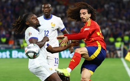 Cổ động viên Đức vẫn 'để bụng' Marc Cucurella