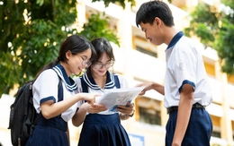Thi lớp 10 ở TP.HCM: Mưa lớn khiến 1 phòng thi bị dột
