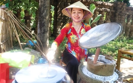 Về Điện Bàn dự festival, du khách được tự tay làm và ăn mỳ Quảng chính hiệu thỏa thích