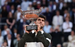 Ngược dòng 'khó tin' ở trận chung kết dài nhất lịch sử, Alcaraz vô địch Roland Garros 2025