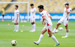 Tuyển Việt Nam làm quen 'chảo lửa' Bukit Jalil trước trận gặp Malaysia