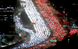 Có thực Los Angeles không còn kẹt xe do trục xuất hết người nhập cư trái phép?
