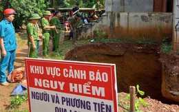 ‘Hố tử thần’ khoét sâu vào móng nhà dân ở Phú Thọ