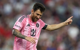 Ronaldo khen Messi 'hay hơn phần còn lại của làng bóng đá'