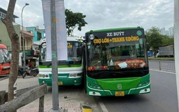 Tạm dừng công việc tài xế xe buýt ép nhau gây tai nạn ở TP.HCM