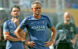 HLV Luis Enrique nói gì về hình ảnh tát tiền đạo Joao Pedro?