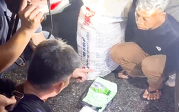 Chở 60 bánh heroin và 37kg ma túy đá trên xe 7 chỗ, 3 người liên quan bị bắt giữ