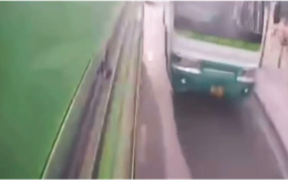 TP.HCM tạm đình chỉ một tài xế xe buýt sau vụ ép nhau gây tai nạn