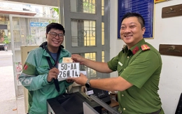 Người dân đăng ký xe nhanh chóng tại Công an phường Tân Định