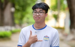 Thủ khoa 'kép' khối A01 và D01: Chọn ngành kỹ thuật nhưng yêu văn, làm thơ, viết rap
