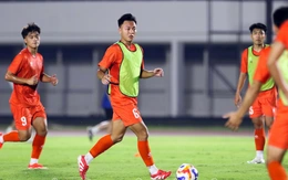 U23 Việt Nam vừa tập vừa quan sát đối thủ