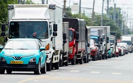 Kẹt xe phía Đông TP.HCM, phà Cát Lái đã chạy hết công suất