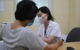 Bệnh nhân ung thư mừng rơn vì được lấy thuốc 3 tháng/lần