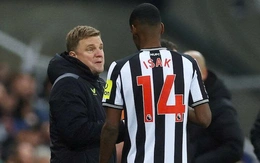 Alexander Isak bị ‘đuổi' về nhà giữa tin đồn chuyển nhượng sang Liverpool