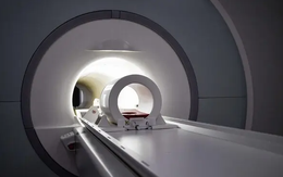 Đeo dây chuyền vào phòng chụp, người đàn ông tử vong vì bị máy MRI hút mạnh