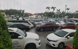 Cung văn hóa Việt Tiệp thành bãi xe 'khổng lồ' miễn phí trong bão số 3