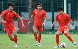 HLV Kim Sang Sik cùng U23 Việt Nam nhận tin vui