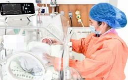 Kíp y tế từ Gia Lai cấp cứu xuyên biên giới, cứu sống bệnh nhi Lào