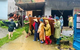 Lũ quét ở Nghệ An cuốn trôi cầu, chia cắt nhiều hộ dân