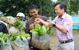 Xã Tu Mơ Rông 'từ chối hoa, nhận mầm xanh', người dân nhận niềm vui ngày đại hội