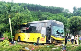 Xe khách đi từ Hà Nội bị lật ở Hà Tĩnh khiến 10 người chết, 14 người bị thương