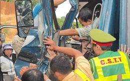 Giải cứu tài xế mắc kẹt trong ca bin