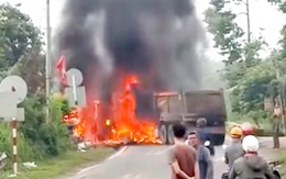 Hai xe đầu kéo bốc cháy dữ dội sau va chạm trên đường ở Đồng Nai