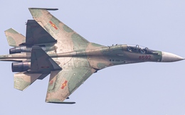 Xem dàn tiêm kích Su30-MK2, trực thăng Mi bay khảo sát trên bầu trời Hà Nội