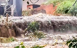 Vỡ bờ bao hố chôn lấp rác thải ở Quảng Ngãi