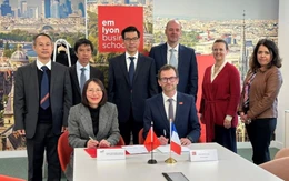 Trường Đại học Tôn Đức Thắng hợp tác với Trường Kinh doanh emlyon, Pháp
