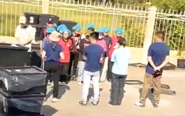 Công ty nhận sai khi buộc công nhân đứng dưới nắng nóng để nghe 'phổ biến công việc'