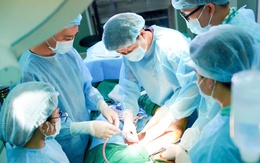 Nghiện tiêm filler một cô gái Việt bị hoại tử đùi, phải mổ hơn 60 lần để giành lại sự sống
