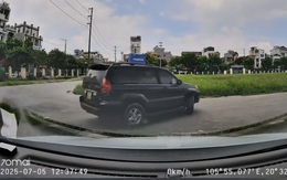 Một pha quay đầu ô tô không ai có thể đoán trước được