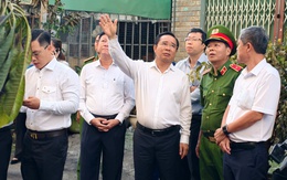 Chủ tịch UBND TP.HCM Nguyễn Văn Được đến hiện trường chỉ đạo khắc phục vụ cháy tại cư xá Độc Lập