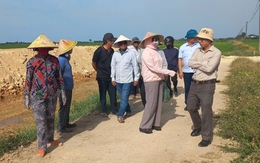 Sau 1 năm sống tạm bợ, người dân được cấp đất tái định cư nhưng vẫn chưa thể xây nhà