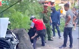 Hiện trường ngổn ngang vụ ô tô tông liên hoàn 10 xe máy ở Hà Nội