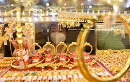 Giá vàng thế giới lại tăng thẳng đứng