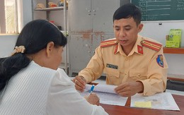 Nữ tài xế lái ô tô quay đầu, đi ngược chiều bị phạt 19 triệu đồng